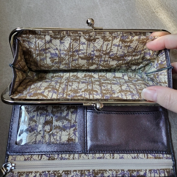 HOBO International Metallic Lilac Leather Kiss Lock Tri Fold Wallet w/o Mirror - Picture 9 of 11